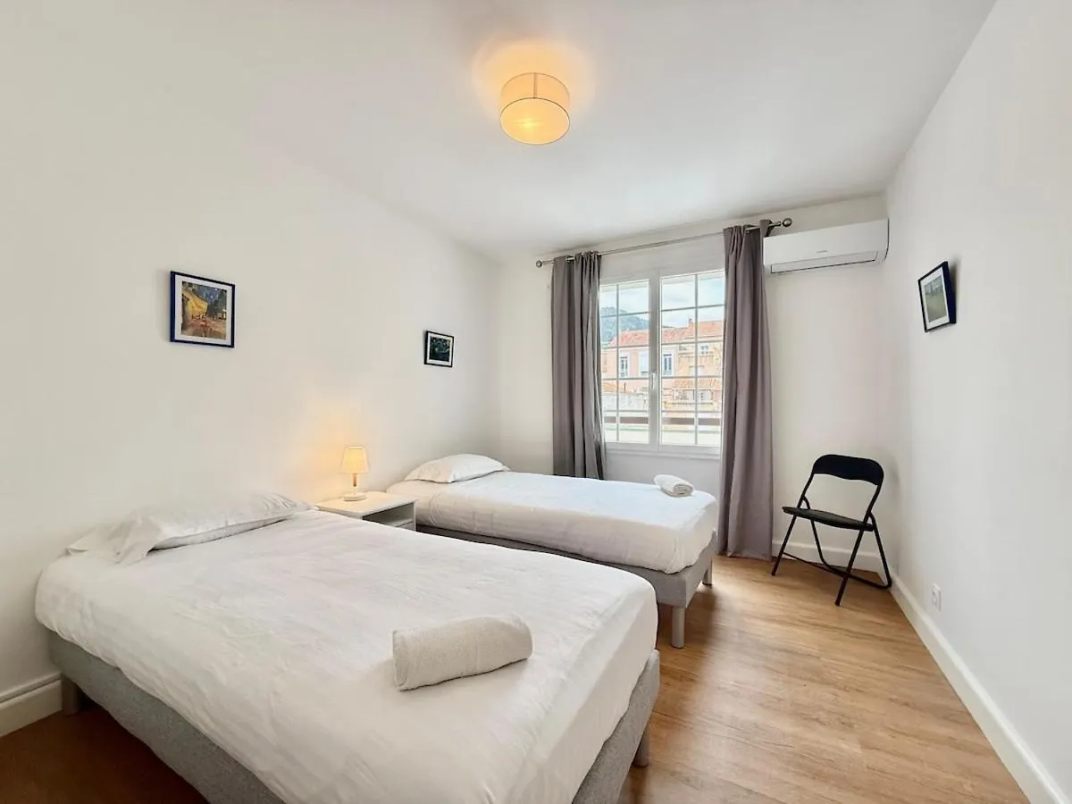 Moderne & Terrasse - Plein Centre - A Proximite Des Plages Carqueiranne