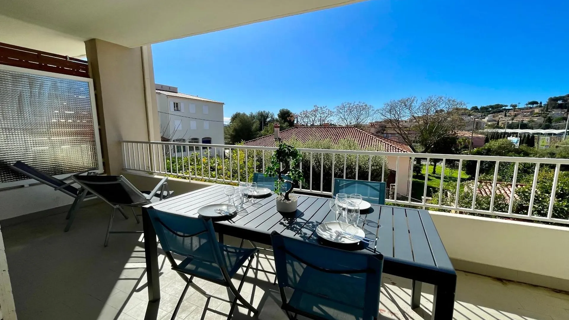 Moderne & Terrasse - Plein Centre - A Proximite Des Plages Carqueiranne