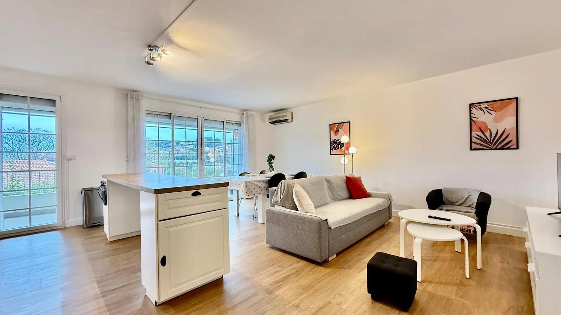 Moderne & Terrasse - Plein Centre - A Proximite Des Plages Carqueiranne