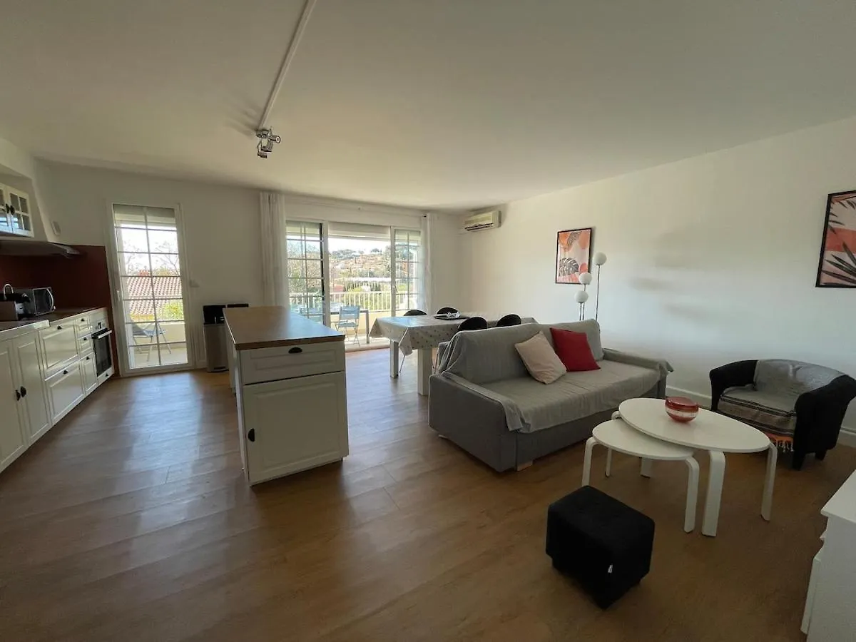 Moderne & Terrasse - Plein Centre - A Proximite Des Plages Carqueiranne