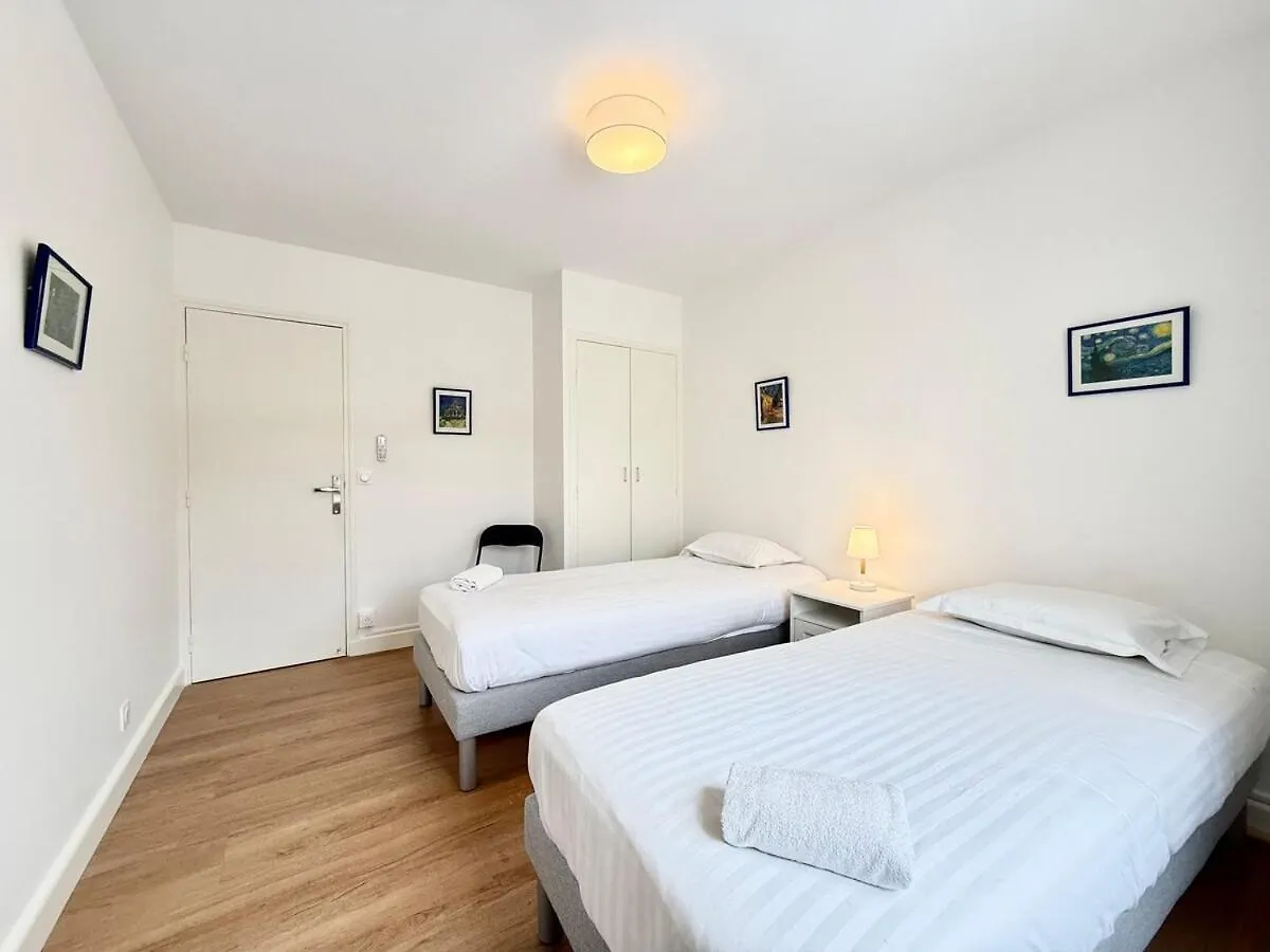 Apartment Moderne & Terrasse - Plein Centre - A Proximite Des Plages Carqueiranne