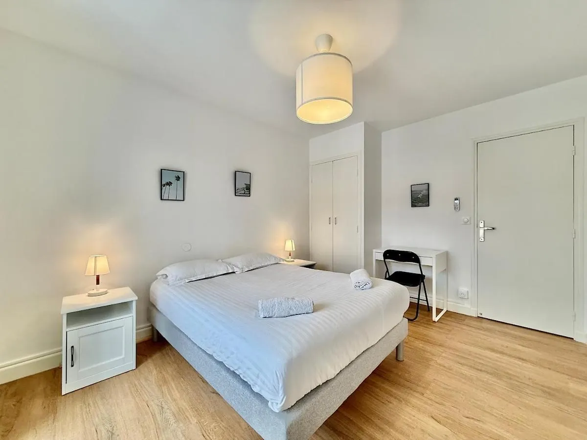 Moderne & Terrasse - Plein Centre - A Proximite Des Plages Carqueiranne