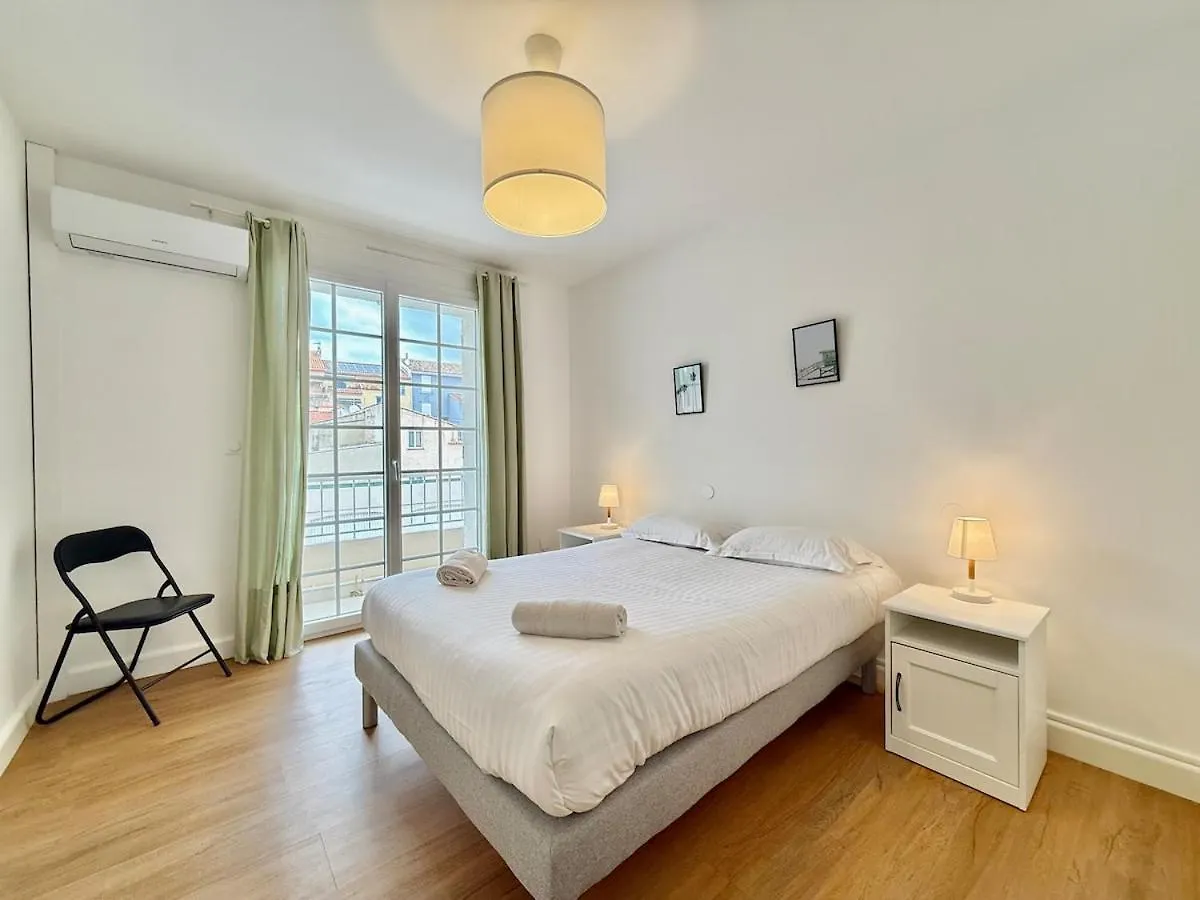 Apartment Moderne & Terrasse - Plein Centre - A Proximite Des Plages Carqueiranne