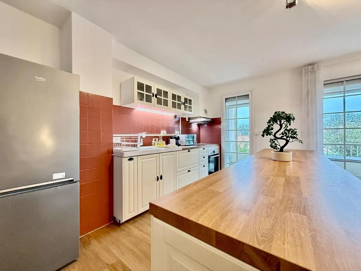 Moderne & Terrasse - Plein Centre - A Proximite Des Plages Carqueiranne Apartment