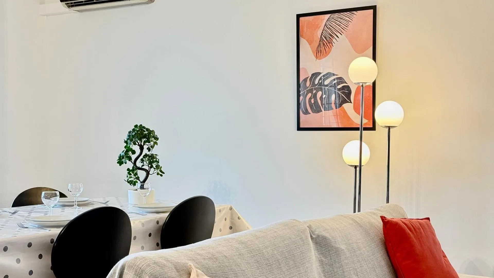 Apartment Moderne & Terrasse - Plein Centre - A Proximite Des Plages Carqueiranne France