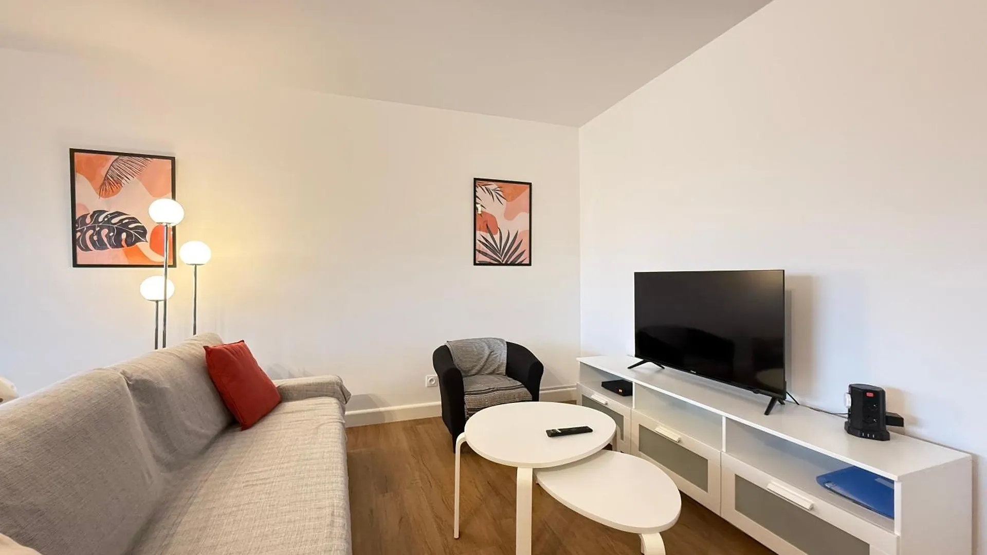 Moderne & Terrasse - Plein Centre - A Proximite Des Plages Carqueiranne France